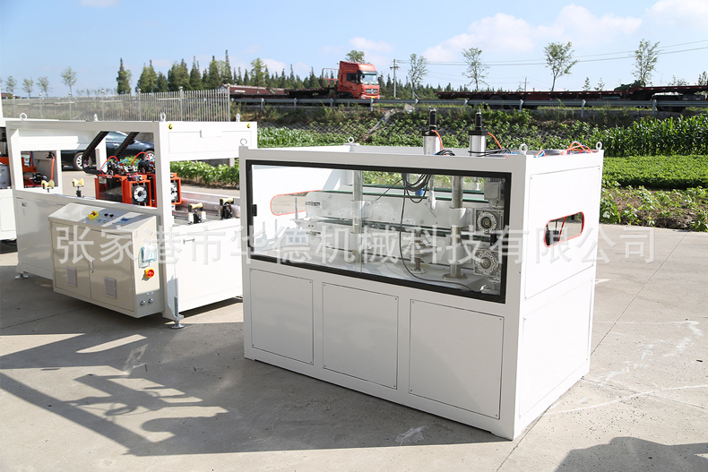 PVC塑料管材挤出生产线设备 PVC塑料管材挤出生产线设备