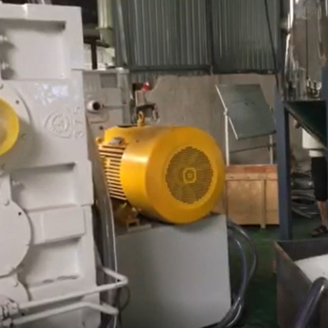 PE large-diameter pipe production line