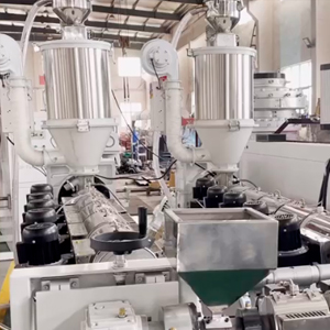 PE三层共挤管材生产线