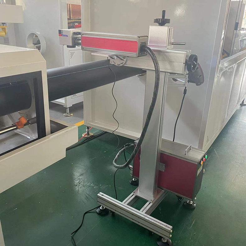 张家港市管材设备厂家 塑料管材型材PVCPEPPR20-30-50W激光喷码机 打码机 油墨喷码机设备
